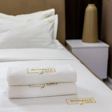 Апартаменти Avangard Mentsynskoho 3