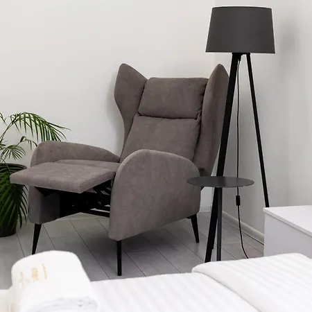 Apartment Avangard Mentsynskoho 3 *