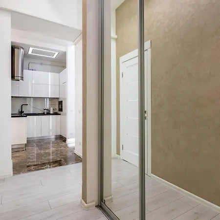 Avangard Mentsynskoho 3 Апартаменти