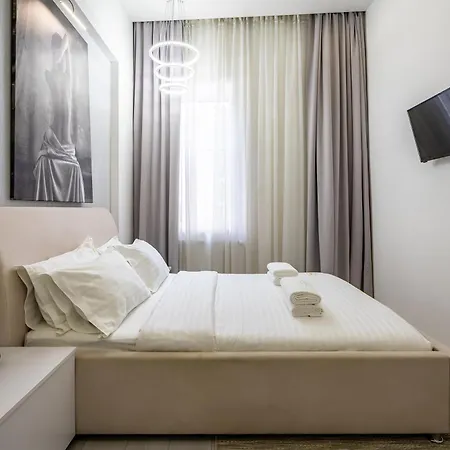 Apartment Avangard Mentsynskoho 3