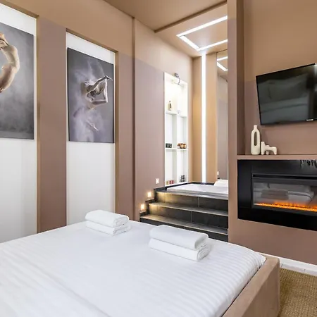 Апартаменти Avangard Mentsynskoho 3