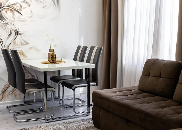 Avangard Mentsynskoho 3 Leópolis