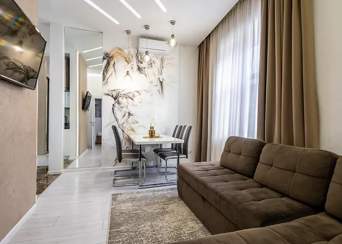 Avangard Mentsynskoho 3 * Leópolis