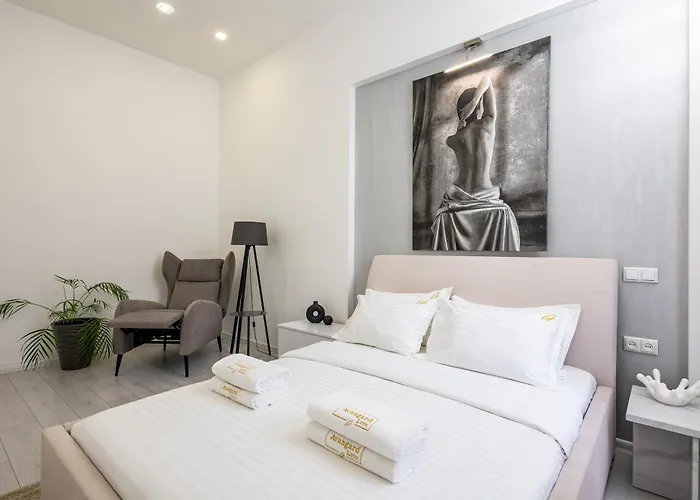 Apartamento Avangard Mentsynskoho 3