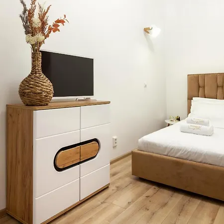 Avangard Mentsynskoho 3 Apartment