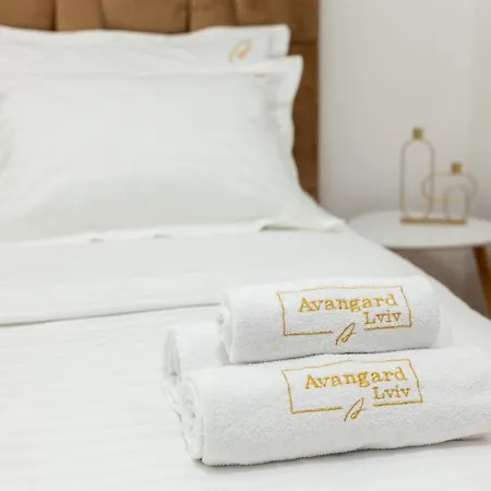 Apartment Avangard Mentsynskoho 3 *