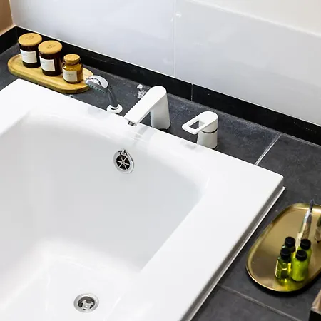 Avangard Mentsynskoho 3 Apartment