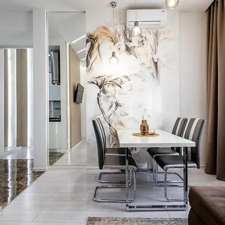 Avangard Mentsynskoho 3 *