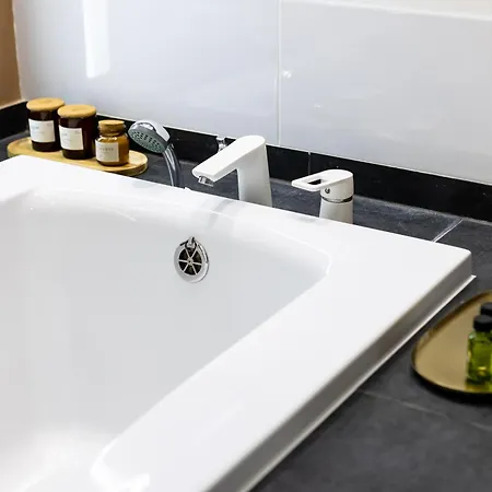 Apartment Avangard Mentsynskoho 3